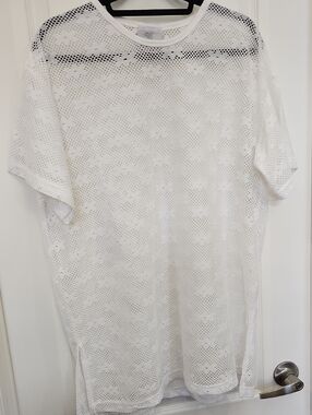O/S White Mesh Short Sleeve Tunic Or Bathing Suit Cover Up